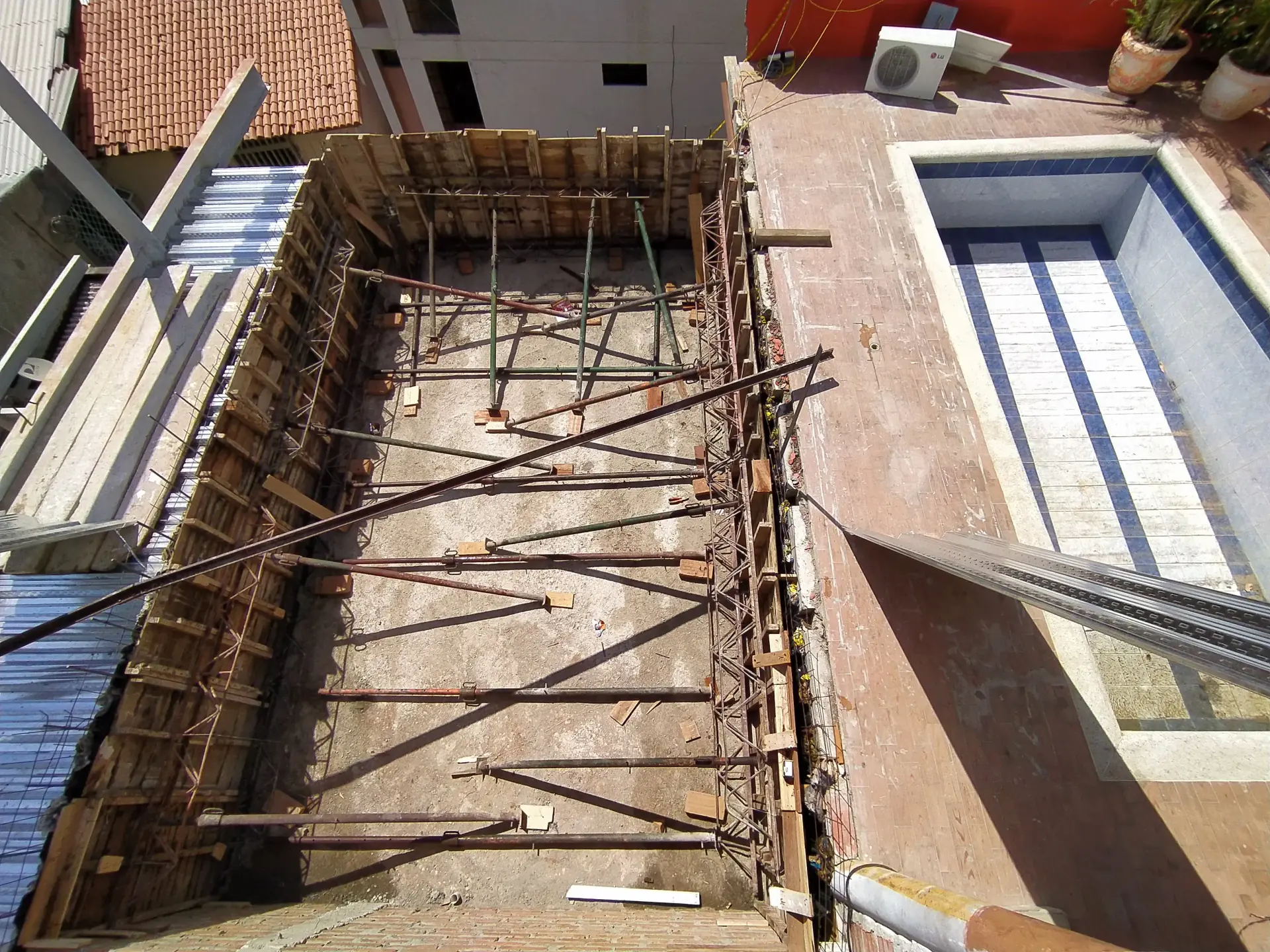 Piscina elevada terminada
