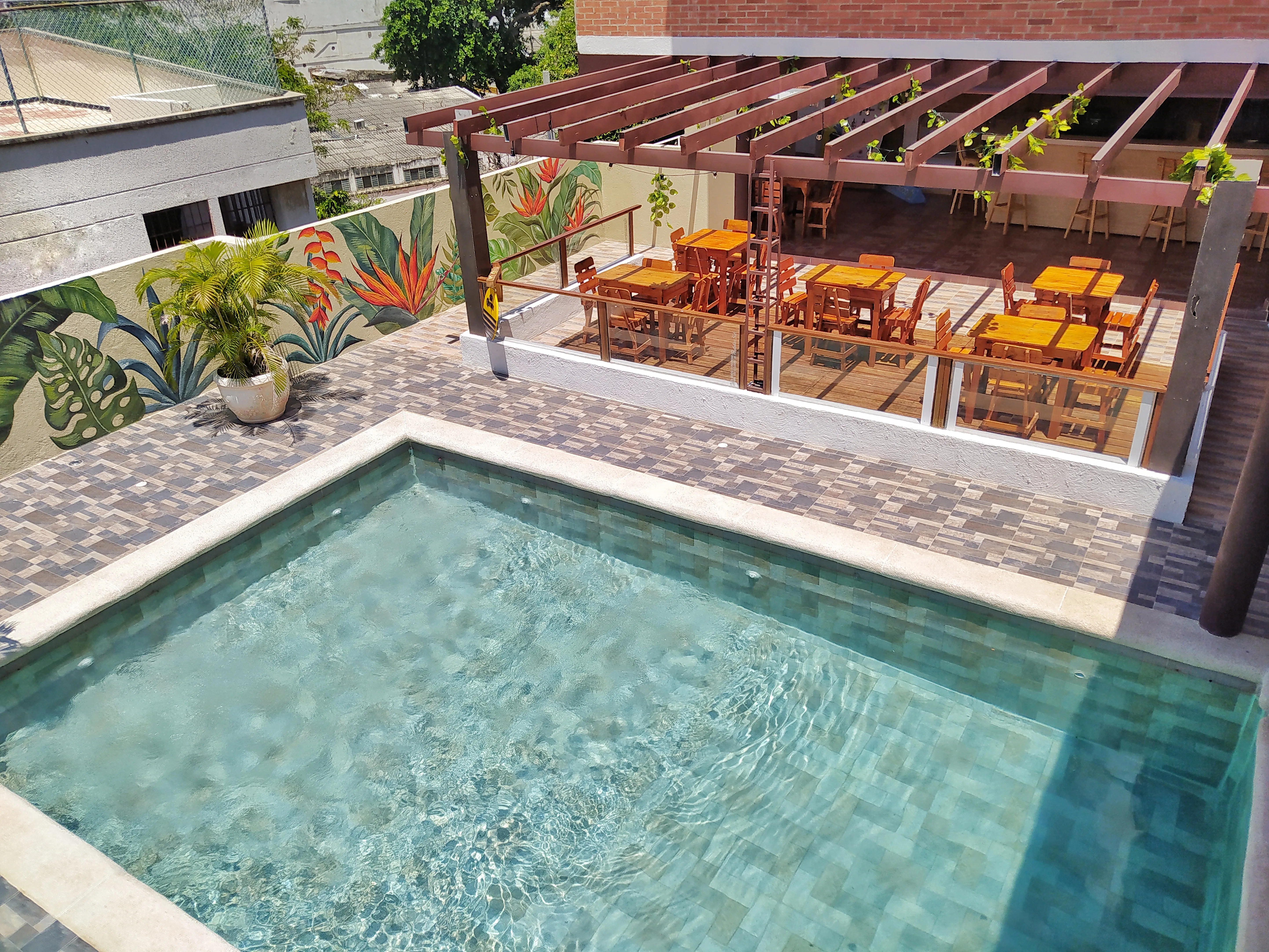 PISCINA COLAGANTE HOTEL ROCAIRE